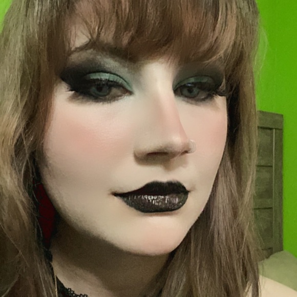 Meet your Posher, Jennifer - Picture 2 of 4